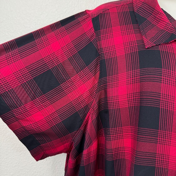 🧣Torrid Womens Red Black Buffalo Plaid SS Button Up Shirt Top Plus Sz. 6 6x 30 - Picture 3 of 11